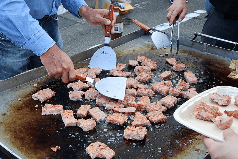 芋煮 シャウエッセンハンバーグ